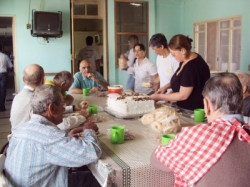 Atividade social no Lar Nilda Azambuja